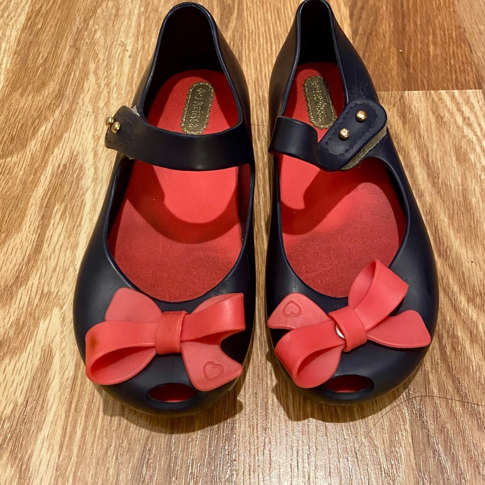 Play condition Mini Melissa size 8 kids shoes